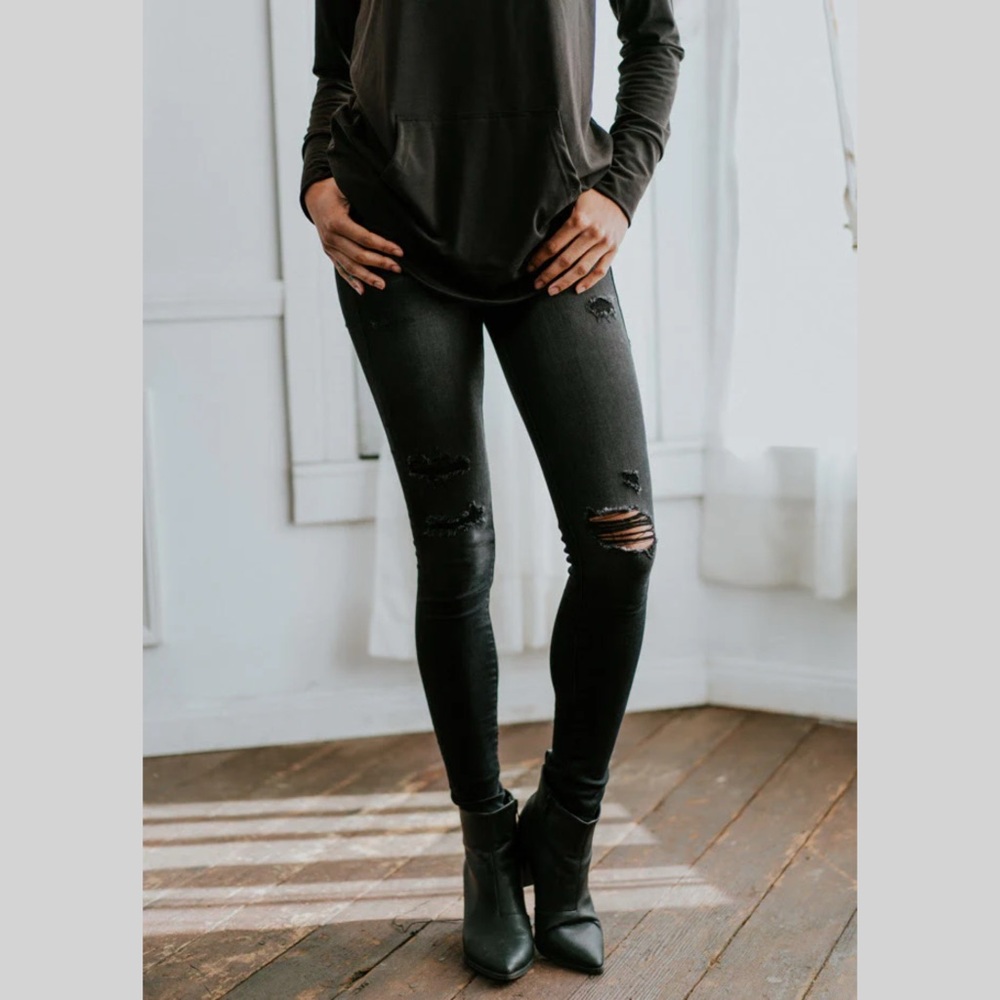NWT Charcoal Distressed Skinny Jeans size 30